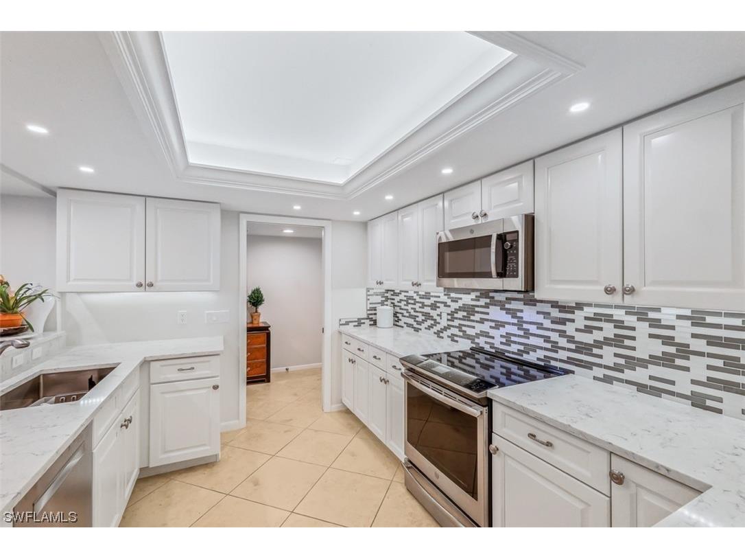 5601 Turtle Bay Drive #103 Naples FL 34108 223054013 image1