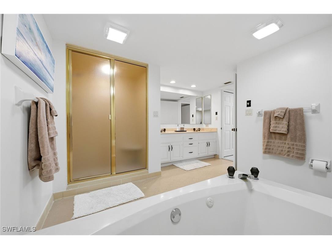 5601 Turtle Bay Drive #2003 Naples FL 34108 225063922 image18