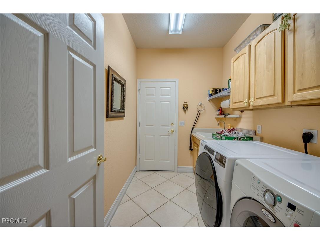 5605 Merlyn Lane Cape Coral FL 33914 2025024338 image36