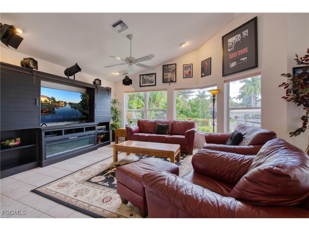 5607 Coronado Court Cape Coral FL 33904 2026001104 image17