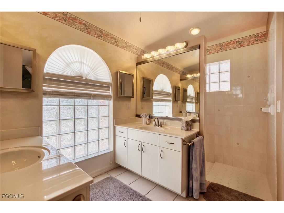 5607 Coronado Court Cape Coral FL 33904 2026001104 image33