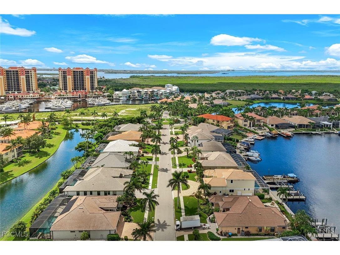 5609 Harbour Circle Cape Coral FL 33914 2025005441 image2