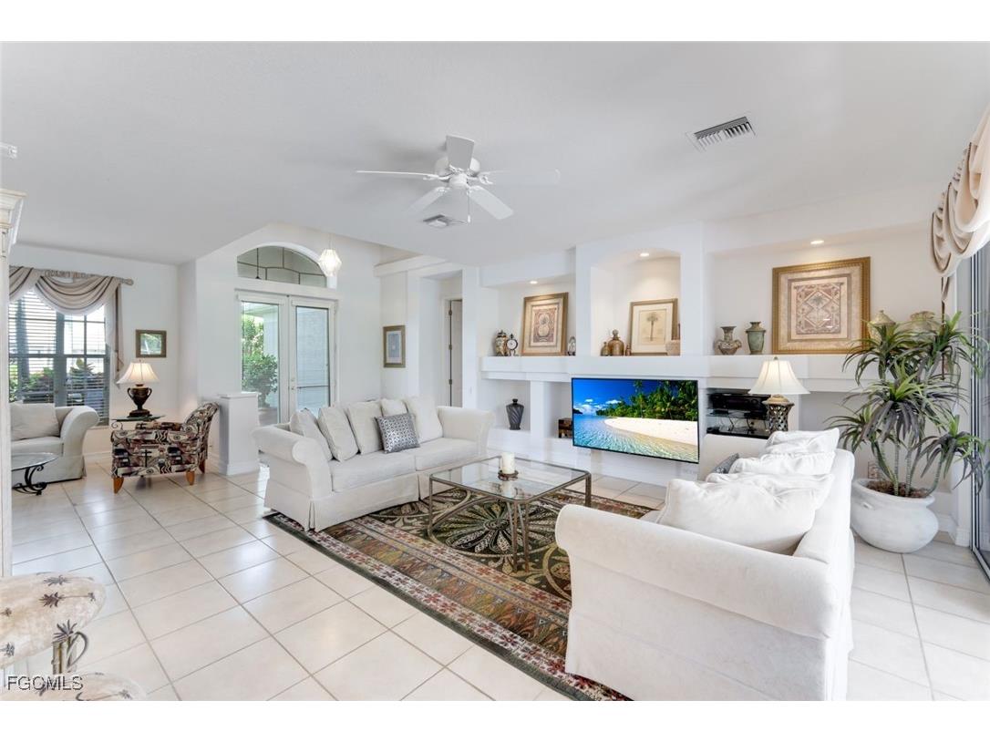 5609 Harbour Circle Cape Coral FL 33914 2025005441 image7