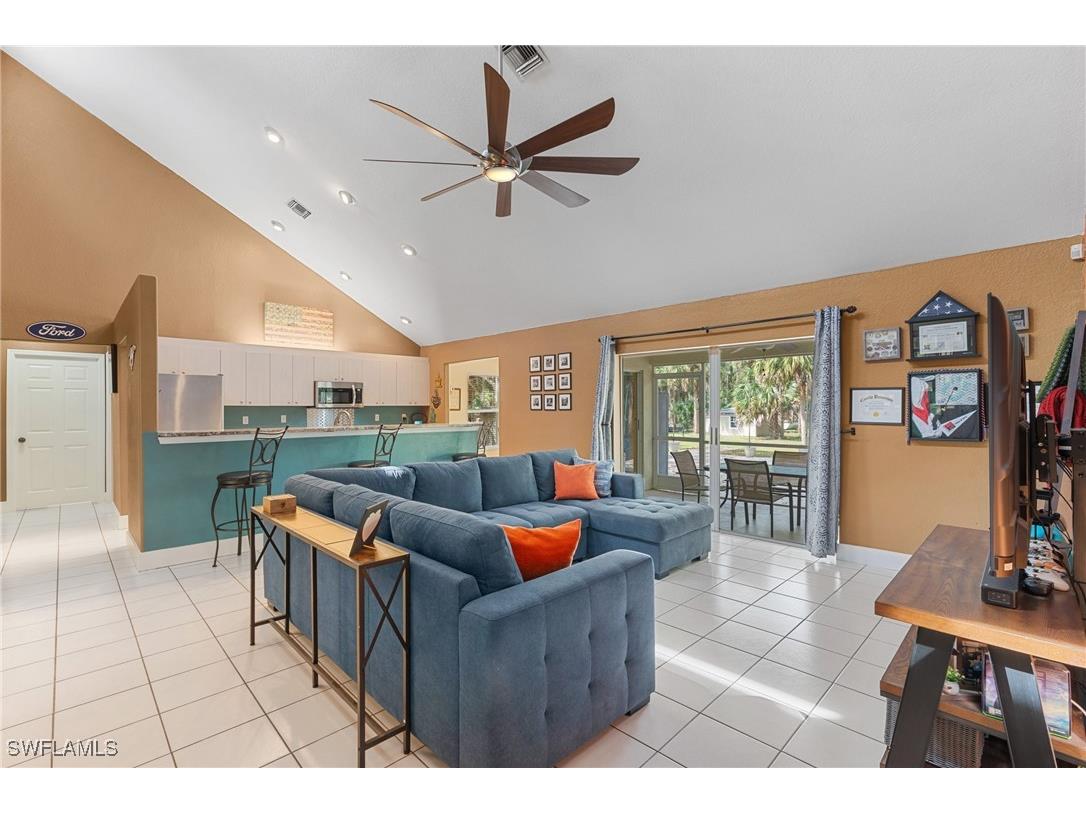 561 8th Street NE Naples FL 34120 225017958 image1