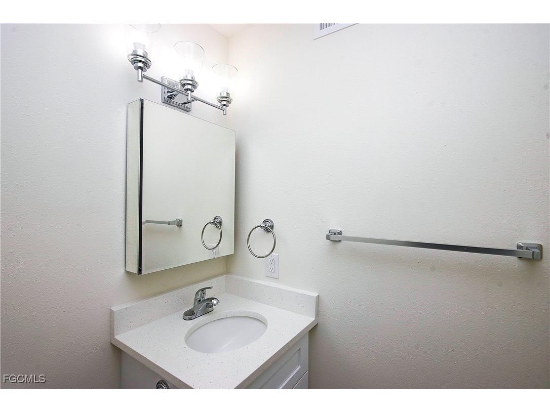 561 Periwinkle Way #E2 Sanibel FL 33957 2026001069 image15