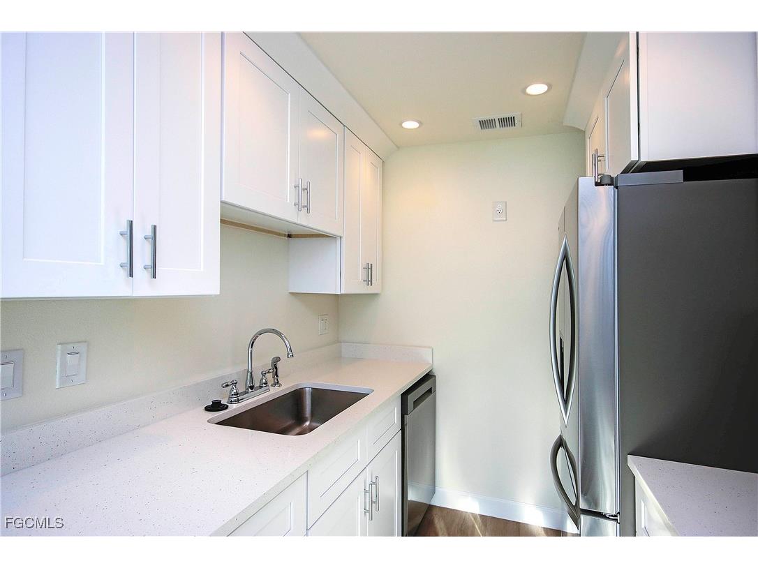 561 Periwinkle Way #E2 Sanibel FL 33957 2026001069 image6