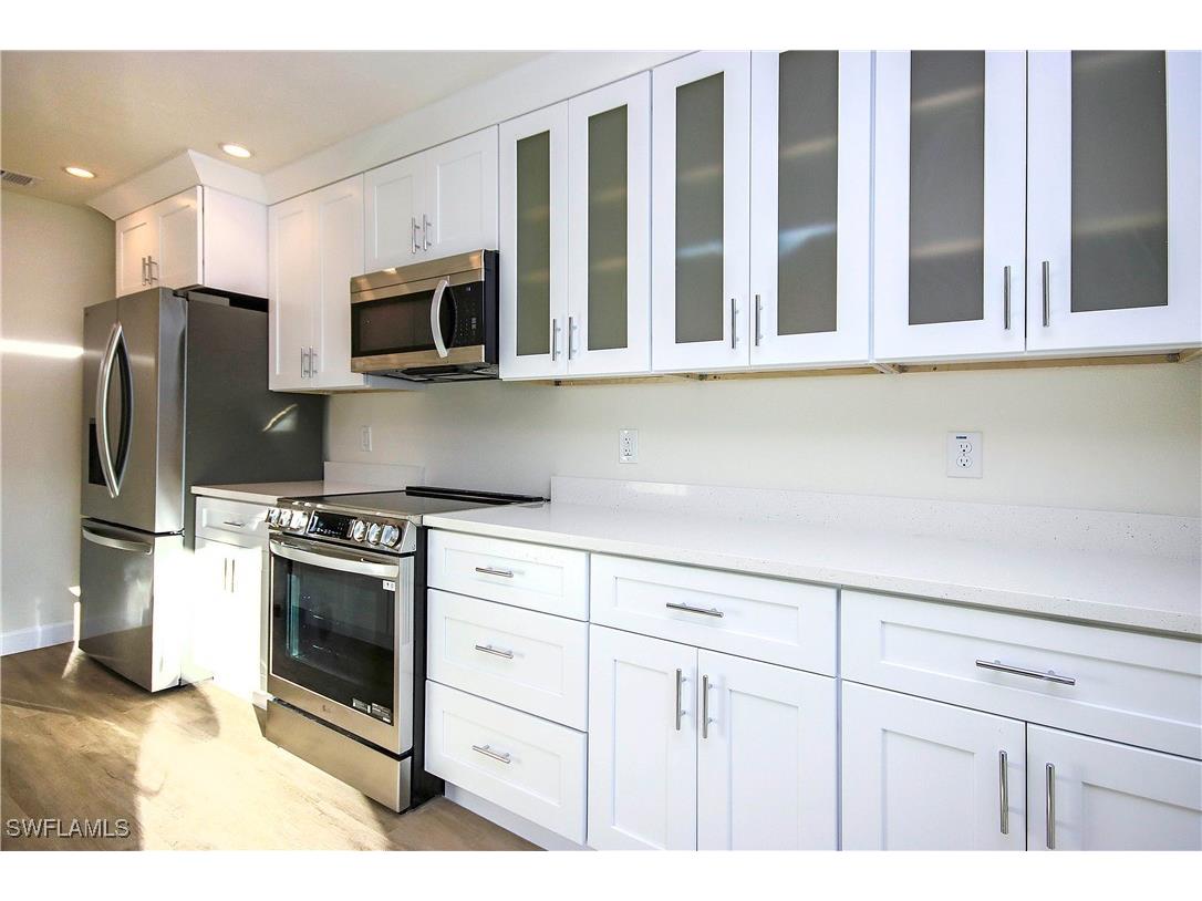 561 Periwinkle Way #E2 Sanibel FL 33957 225057900 image4