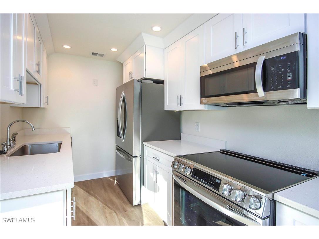 561 Periwinkle Way #E2 Sanibel FL 33957 225057900 image6