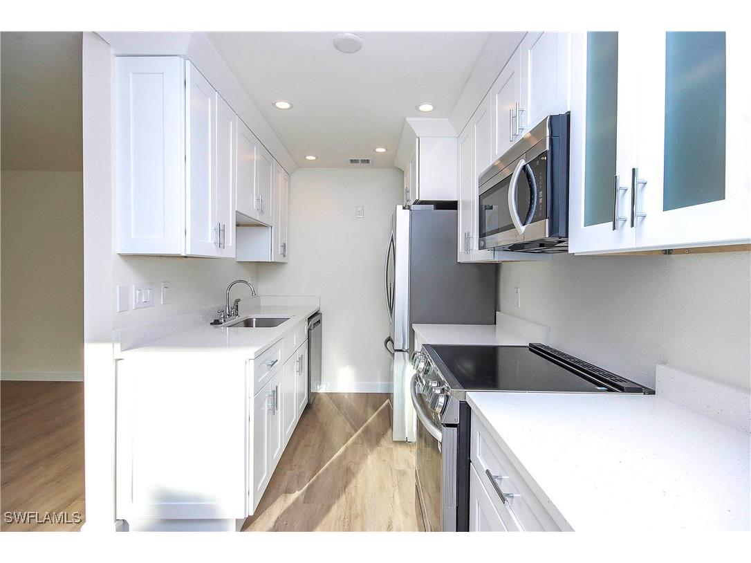 561 Periwinkle Way #E2 Sanibel FL 33957 225057900 image7