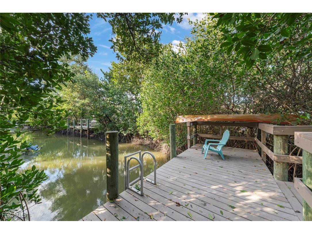 561 Periwinkle Way #E4 Sanibel FL 33957 2025020830 image1