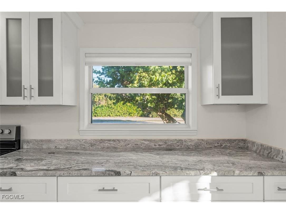 561 Periwinkle Way #E4 Sanibel FL 33957 2025020830 image12