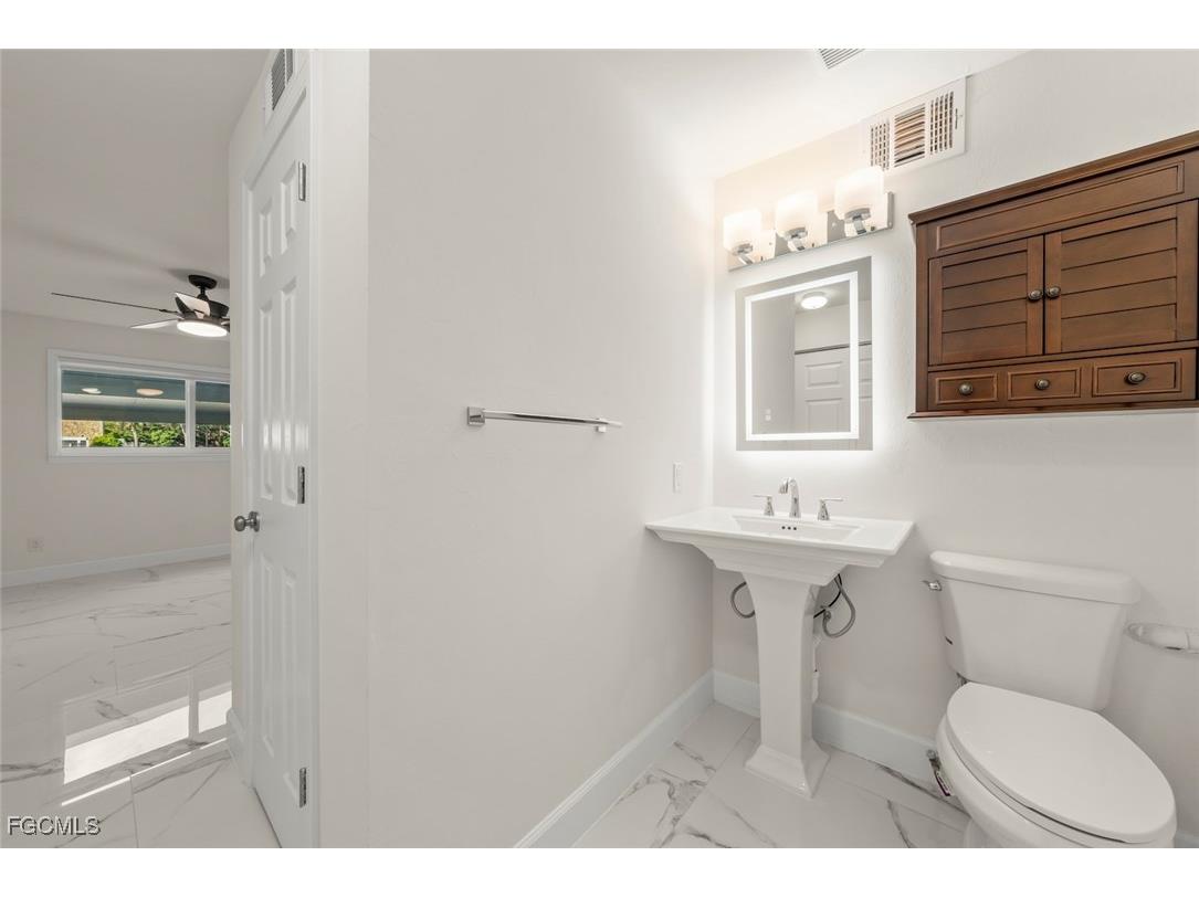 561 Periwinkle Way #E4 Sanibel FL 33957 2025020830 image22
