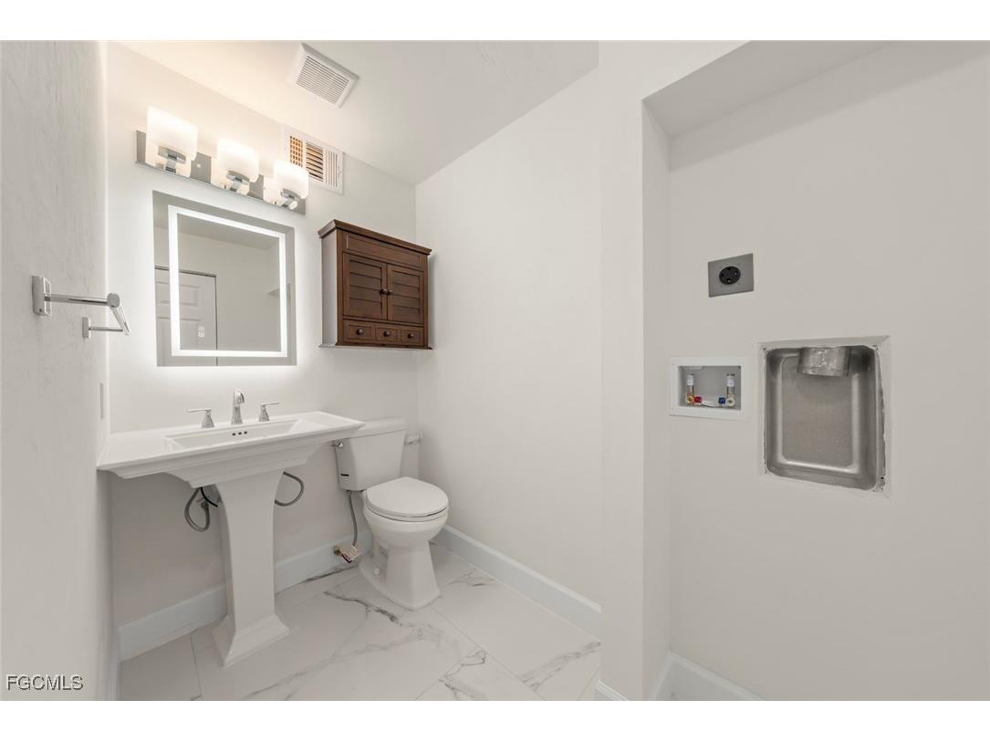 561 Periwinkle Way #E4 Sanibel FL 33957 2025020830 image23