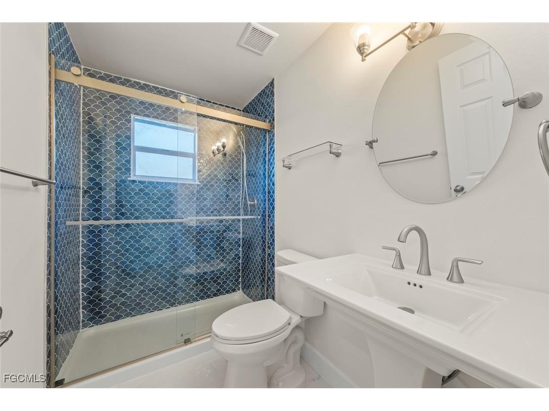 561 Periwinkle Way #E4 Sanibel FL 33957 2025020830 image24