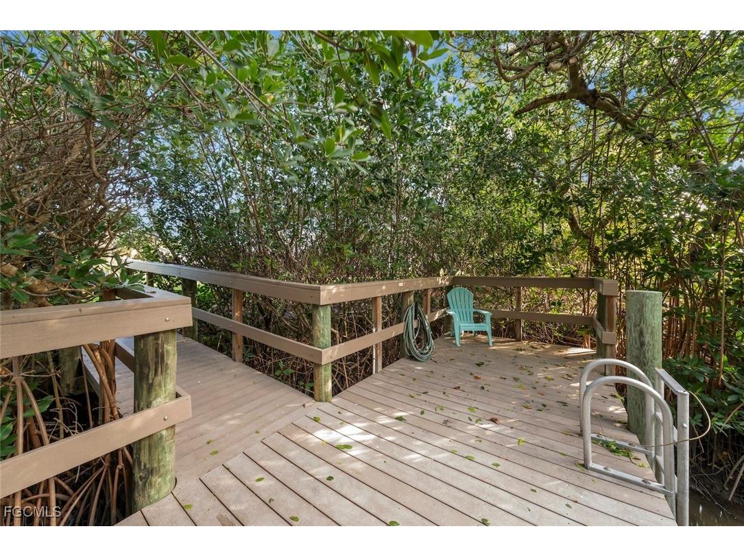 561 Periwinkle Way #E4 Sanibel FL 33957 2025020830 image3