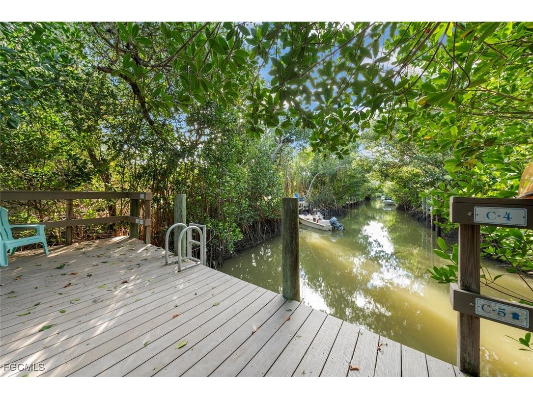561 Periwinkle Way #E4 Sanibel FL 33957 2025020830 image32