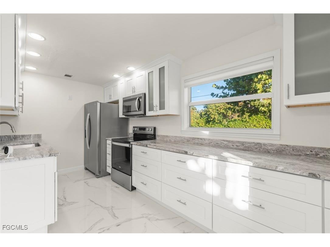 561 Periwinkle Way #E4 Sanibel FL 33957 2025020830 image7