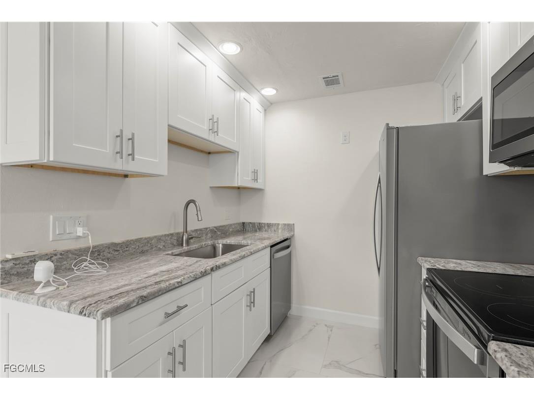 561 Periwinkle Way #E4 Sanibel FL 33957 2025020830 image8