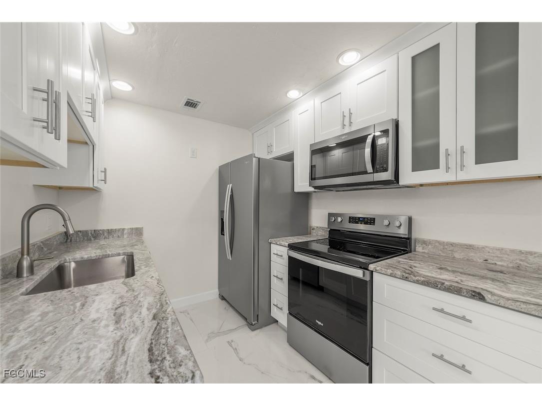 561 Periwinkle Way #E4 Sanibel FL 33957 2025020830 image9