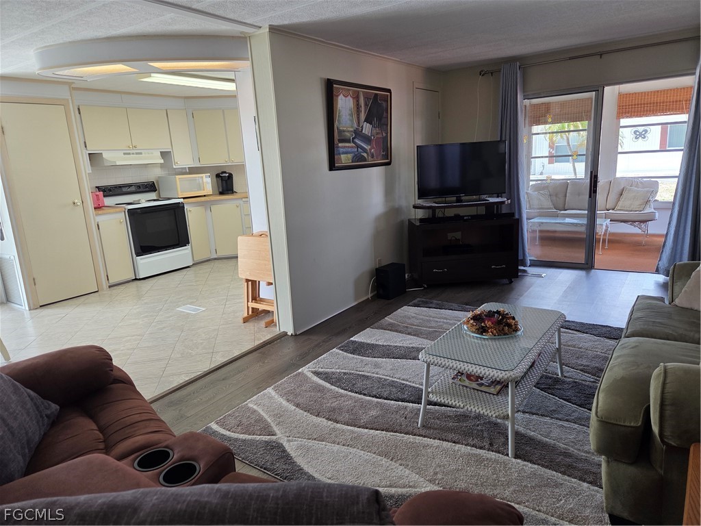 561 Winning Way North Fort Myers FL 33917 2026011960 image10