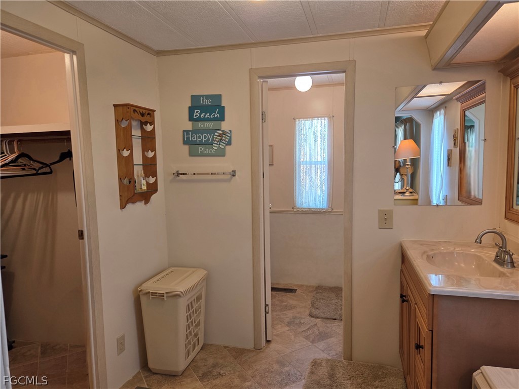 561 Winning Way North Fort Myers FL 33917 2026011960 image29