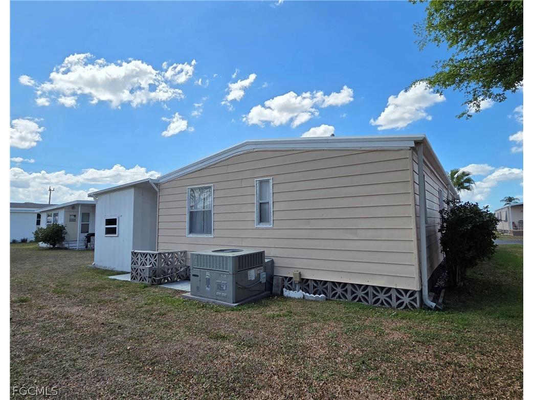 561 Winning Way North Fort Myers FL 33917 2026011960 image35