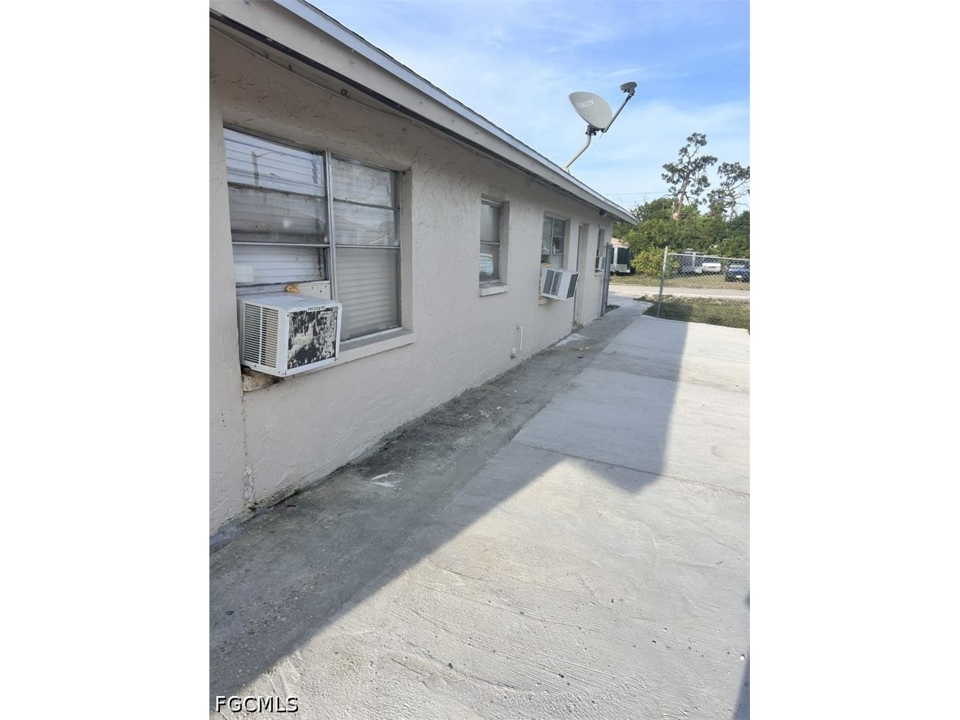 5620/5622 Eighth Avenue Fort Myers FL 33907 2026021345 image1