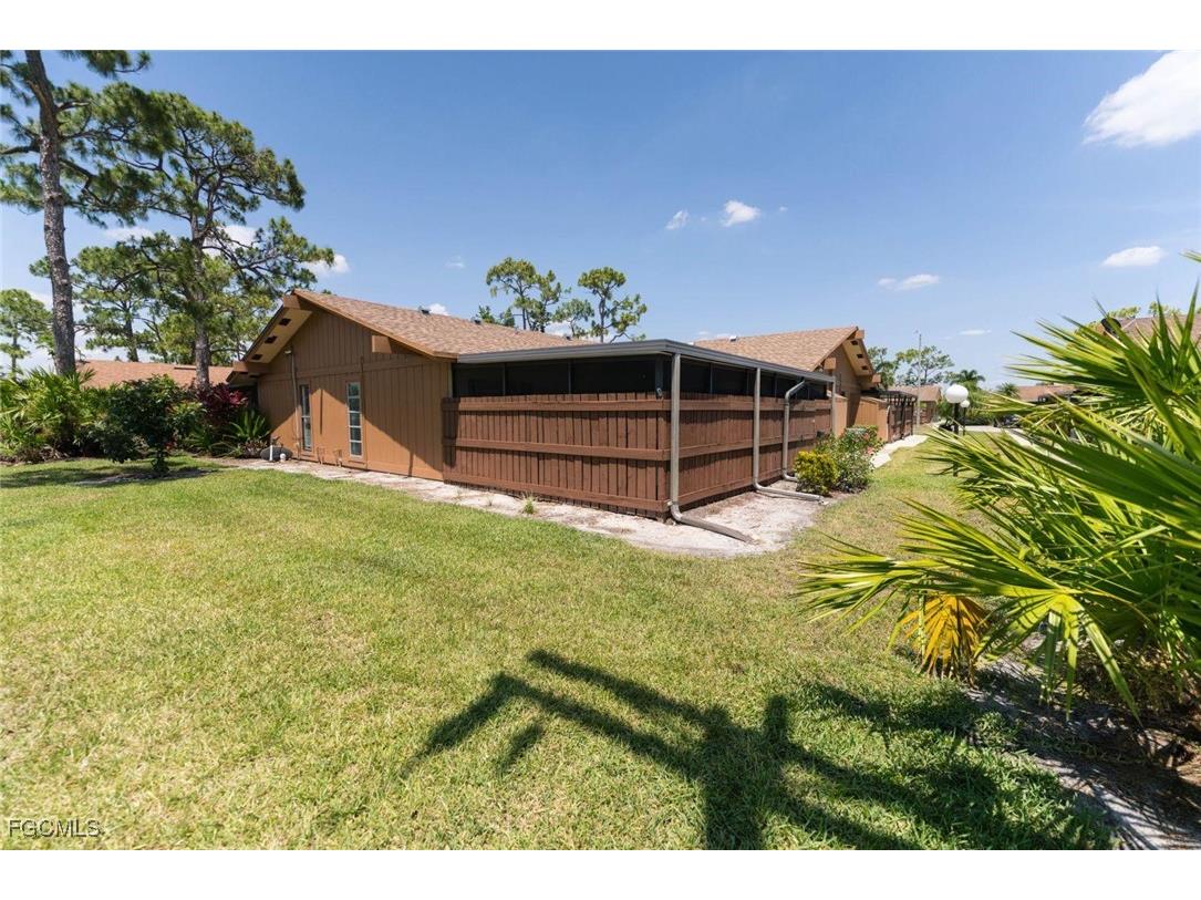 5620 Foxlake Drive North Fort Myers FL 33917 2025005555 image1