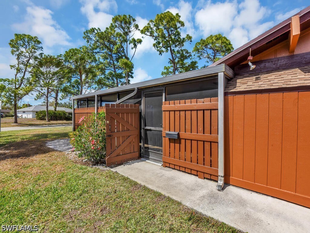 5620 Foxlake Drive North Fort Myers FL 33917 226018493 image1