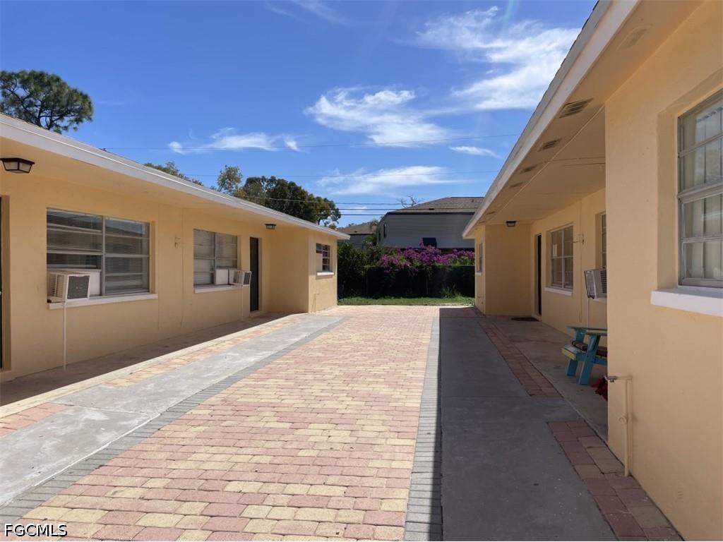 5621/5623 Fourth Avenue Fort Myers FL 33907 2026019258 image1