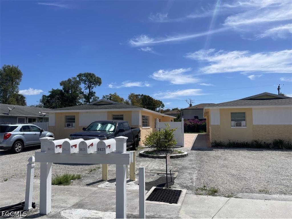 5625/5627 Fourth Avenue Fort Myers FL 33907 2026019263 image1