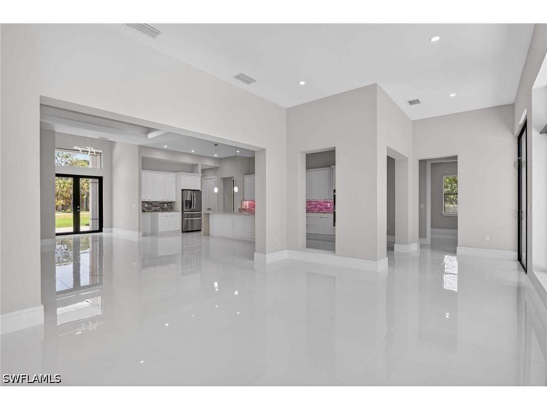 563 15th Street NW Naples FL 34120 226020888 image5