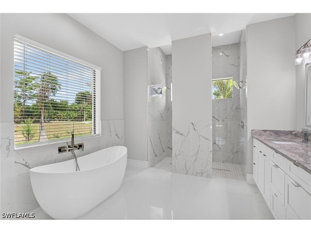 563 15th Street NW Naples FL 34120 226020888 image7
