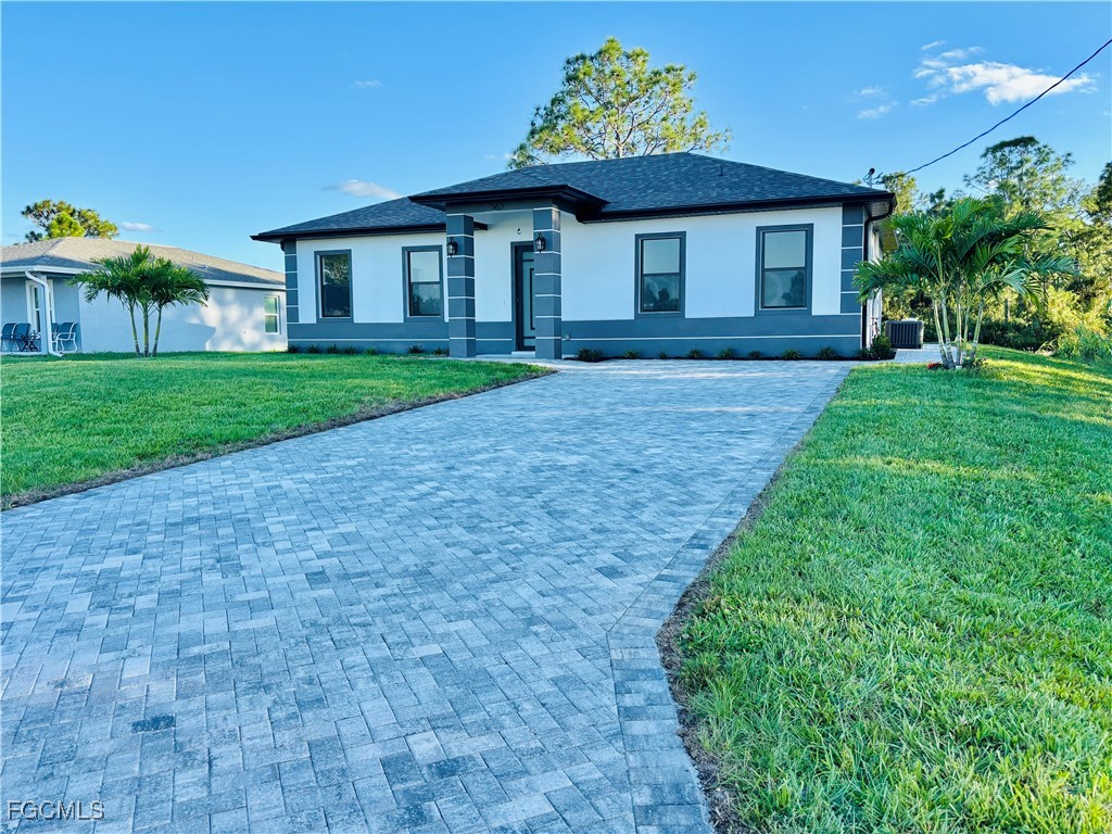 563 Oakshire Lane Lehigh Acres FL 33972 2025015984 image1