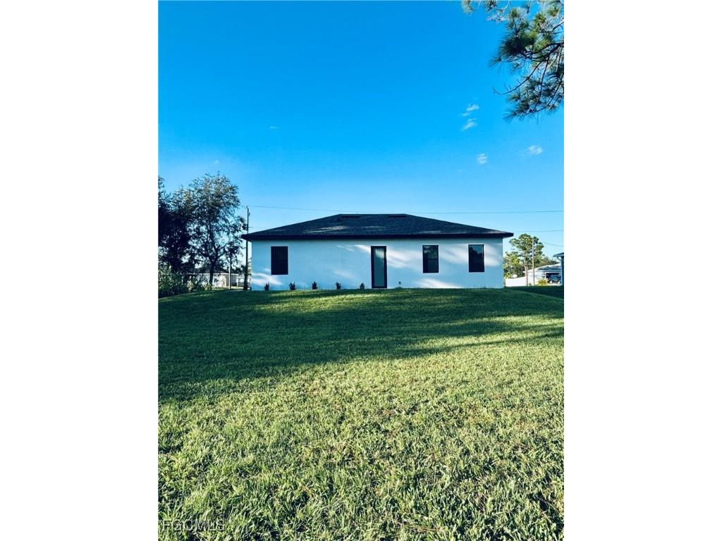 563 Oakshire Lane Lehigh Acres FL 33972 2025015984 image28