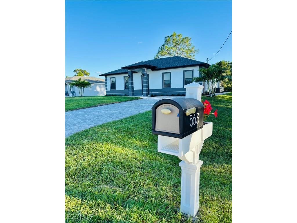 563 Oakshire Lane Lehigh Acres FL 33972 2025015984 image3
