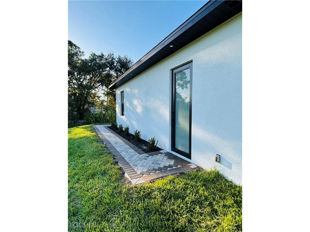 563 Oakshire Lane Lehigh Acres FL 33972 2025015984 image33