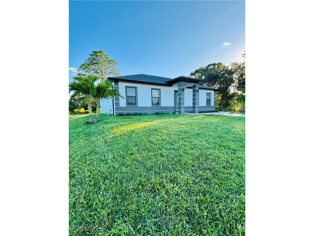 563 Oakshire Lane Lehigh Acres FL 33972 2025015984 image5