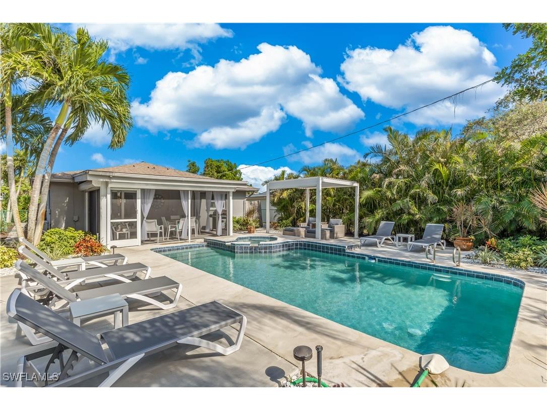 564 109th Avenue N Naples FL 34108 225080483 image2