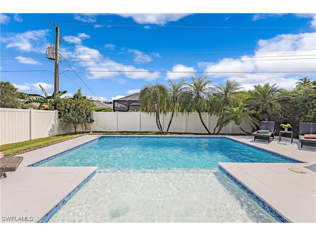 564 95th Avenue N Naples FL 34108 223081003 image1