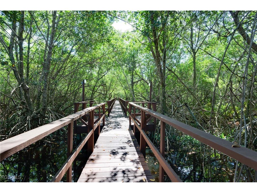 5647 Foxlake Drive North Fort Myers FL 33917 2025004695 image27