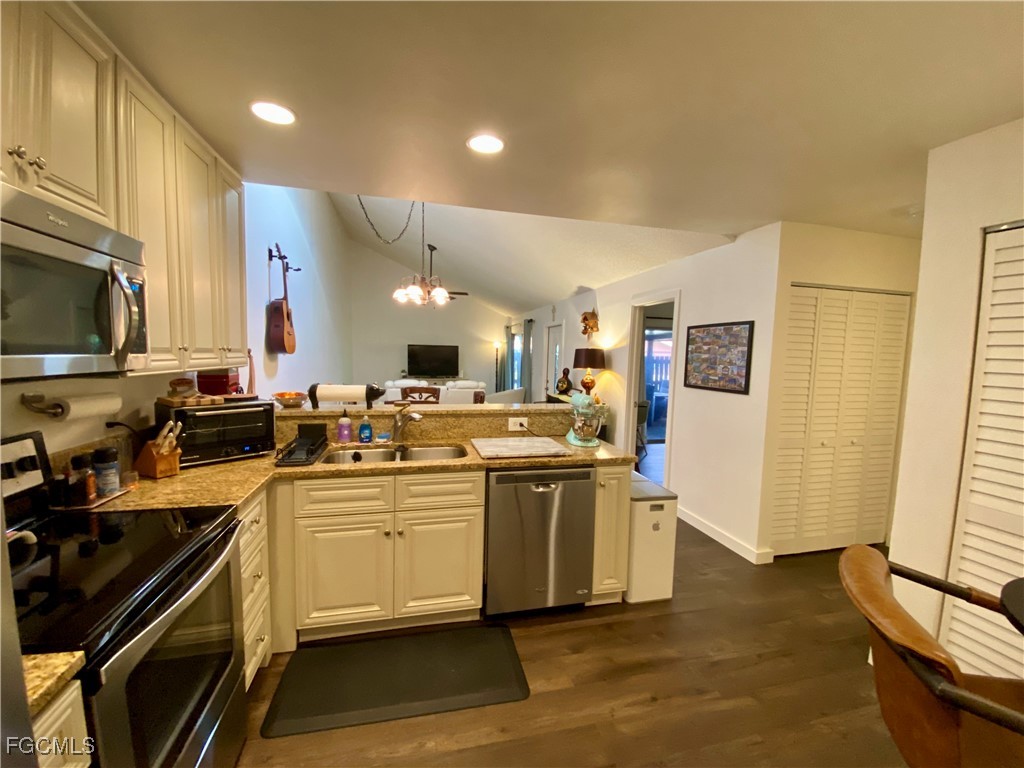 5647 Foxlake Drive North Fort Myers FL 33917 2025004695 image6