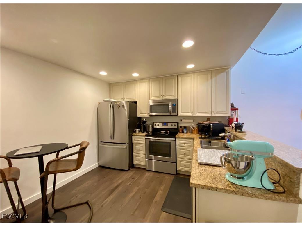 5647 Foxlake Drive North Fort Myers FL 33917 2025004695 image7