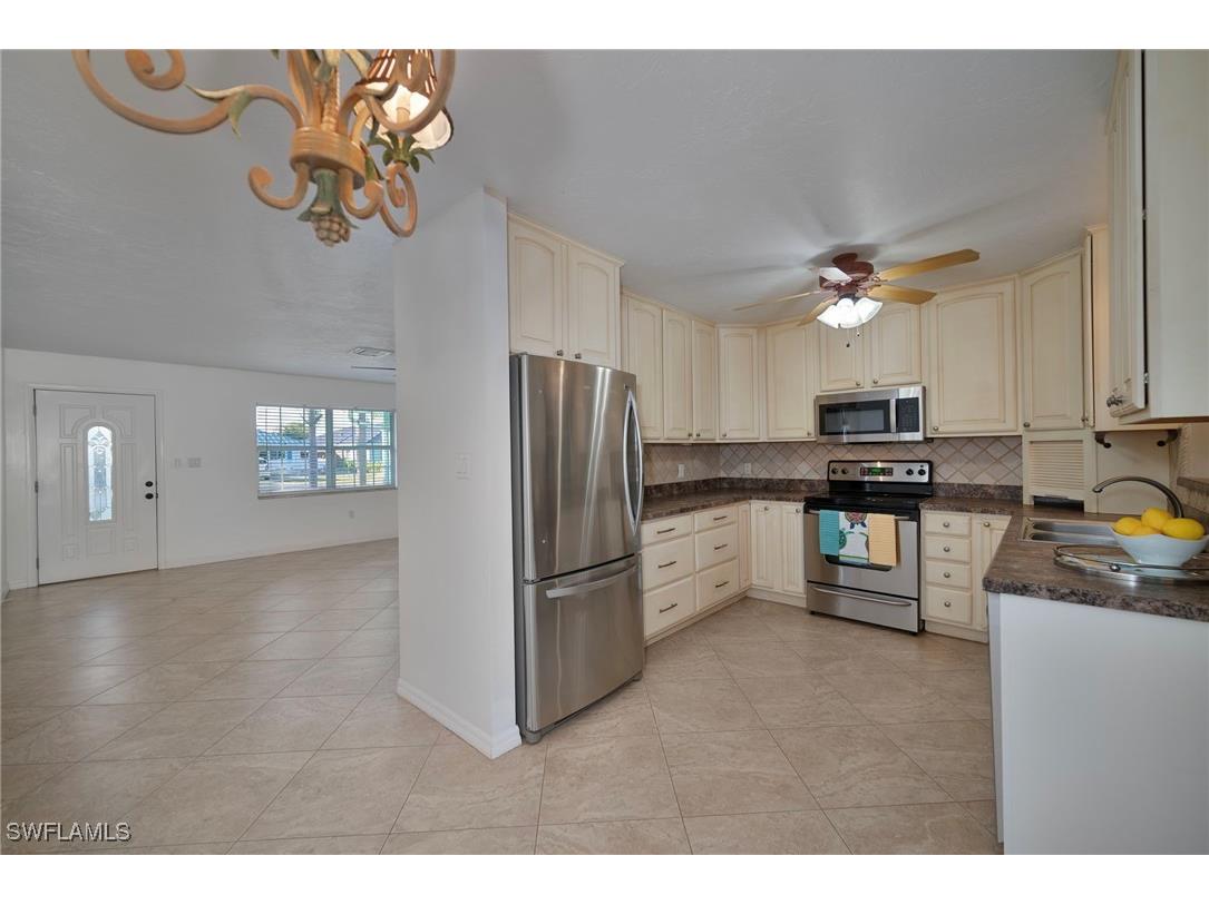 565 100th Avenue N Naples FL 34108 225069619 image1