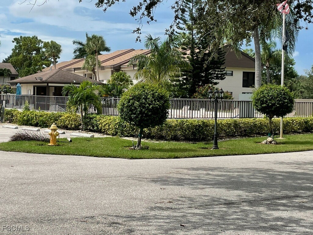 5650 Trailwinds Drive #111 Fort Myers FL 33907 2025026095 image24