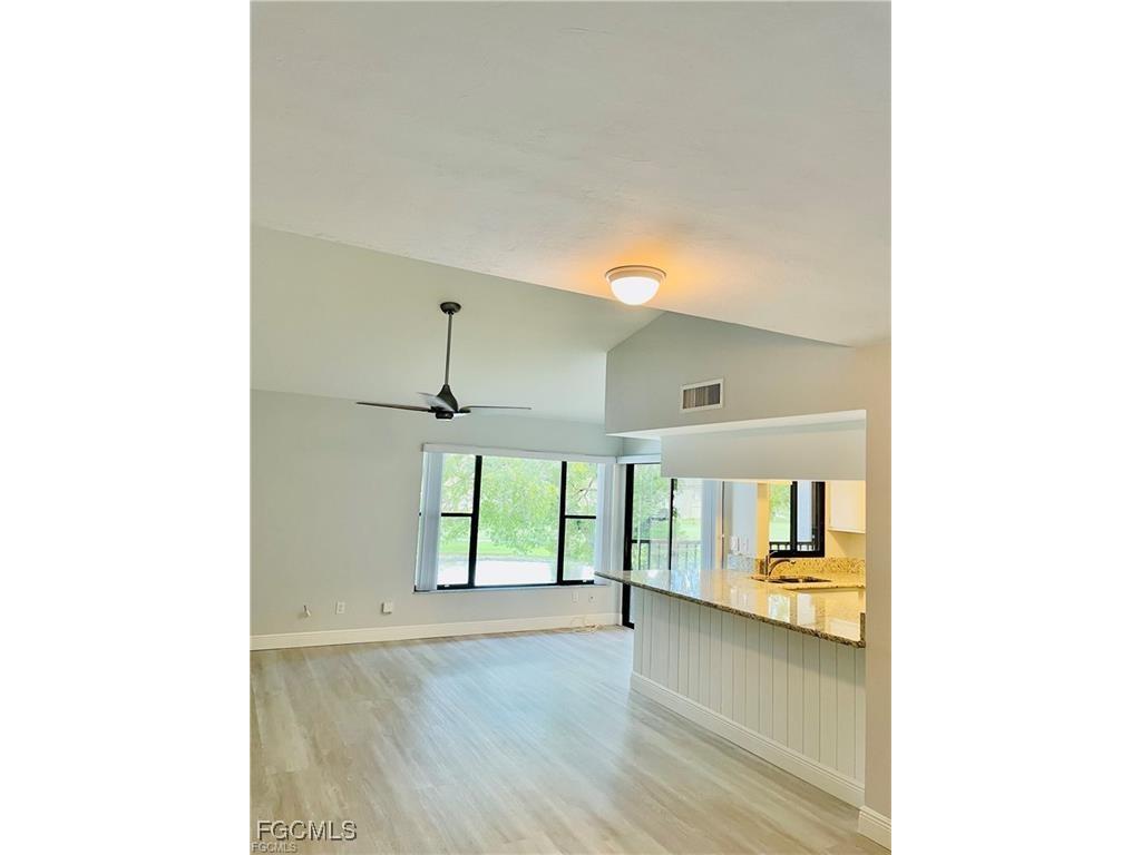 5650 Trailwinds Drive #122 Fort Myers FL 33907 2025008328 image2