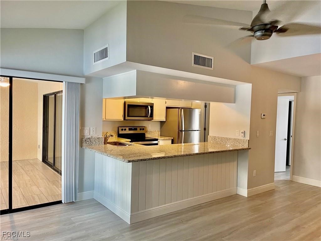 5650 Trailwinds Drive #122 Fort Myers FL 33907 2025008328 image4