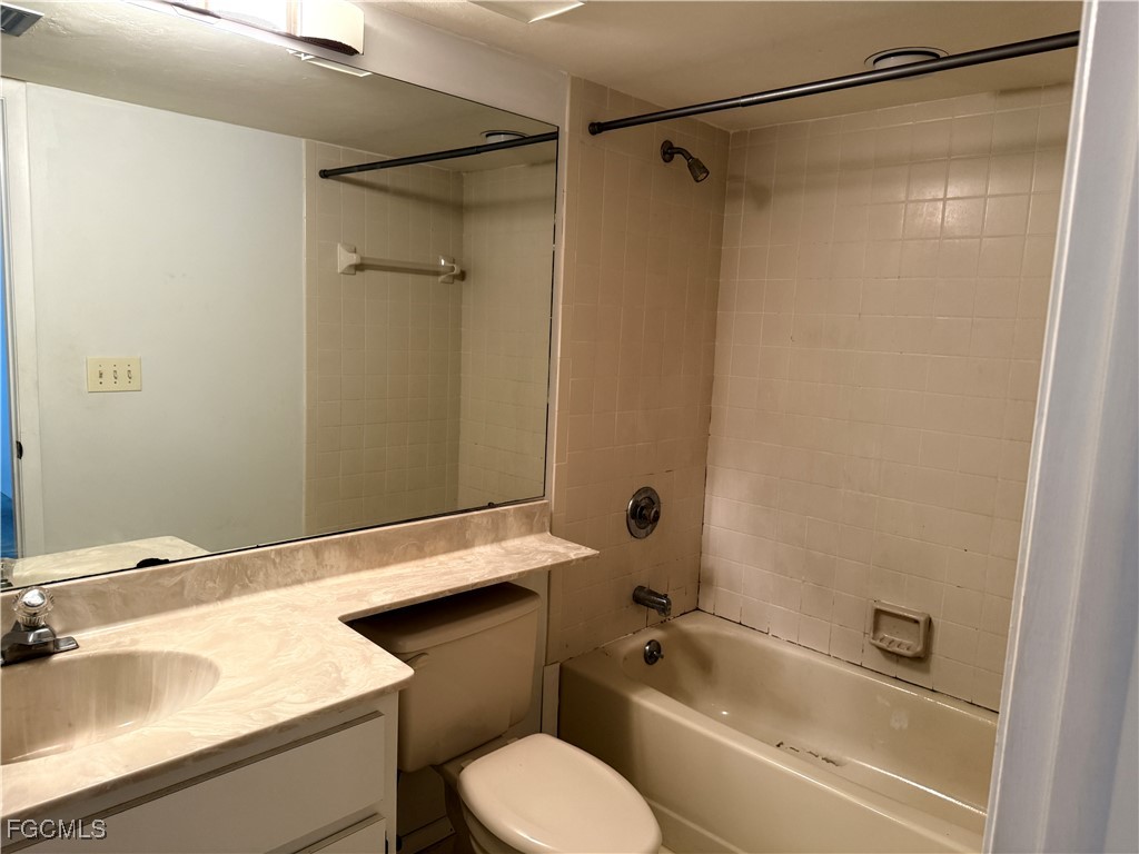 5650 Trailwinds Drive #124 Fort Myers FL 33907 2025012927 image13