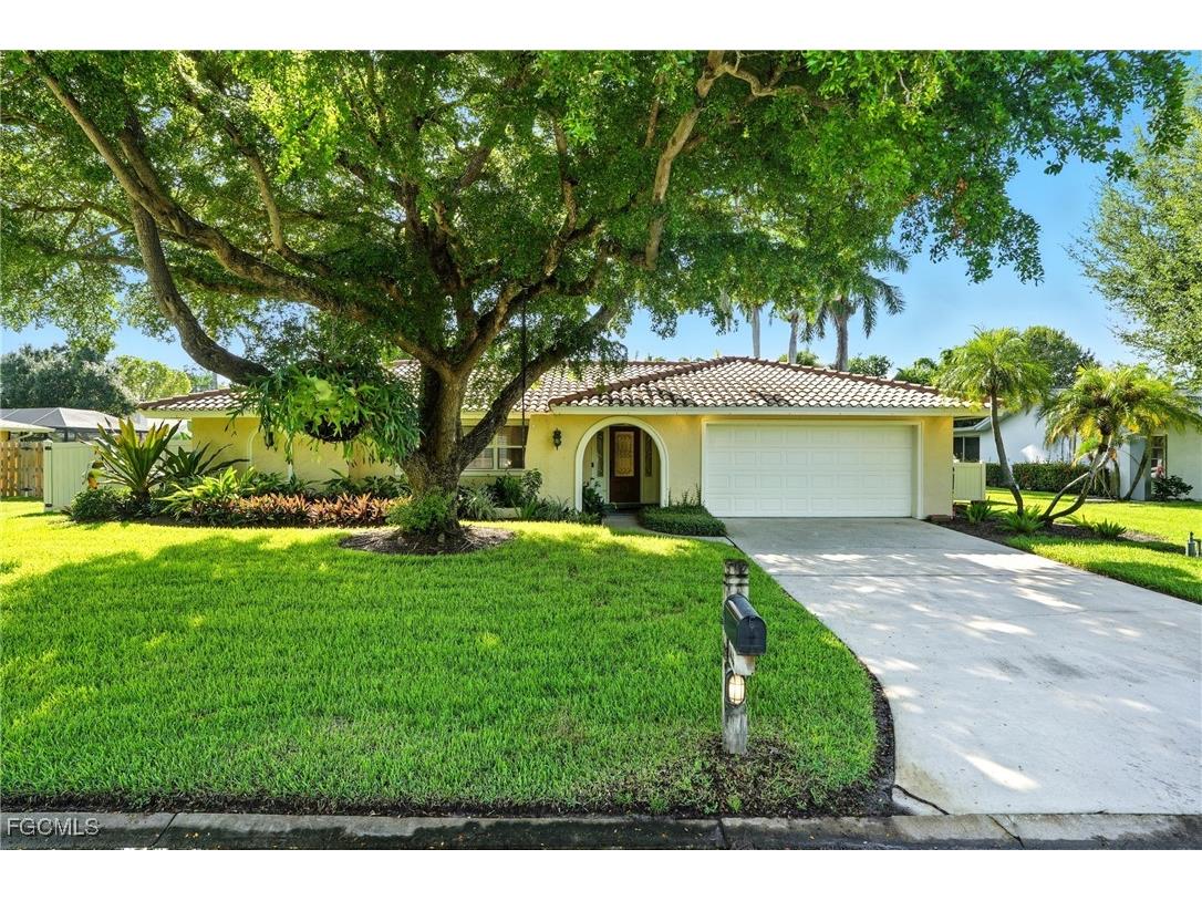 5651 Eichen Circle E Fort Myers FL 33919 2025008537 image1