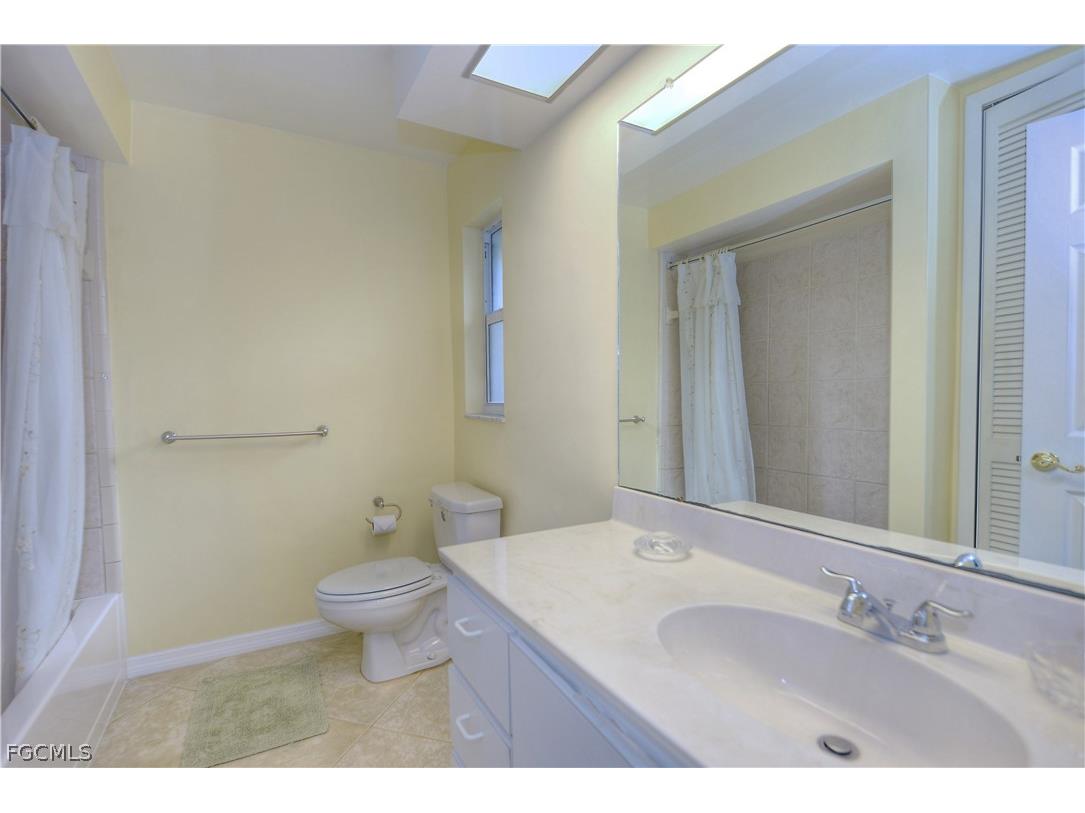 5652 Eichen Circle E Fort Myers FL 33919 2026011180 image10